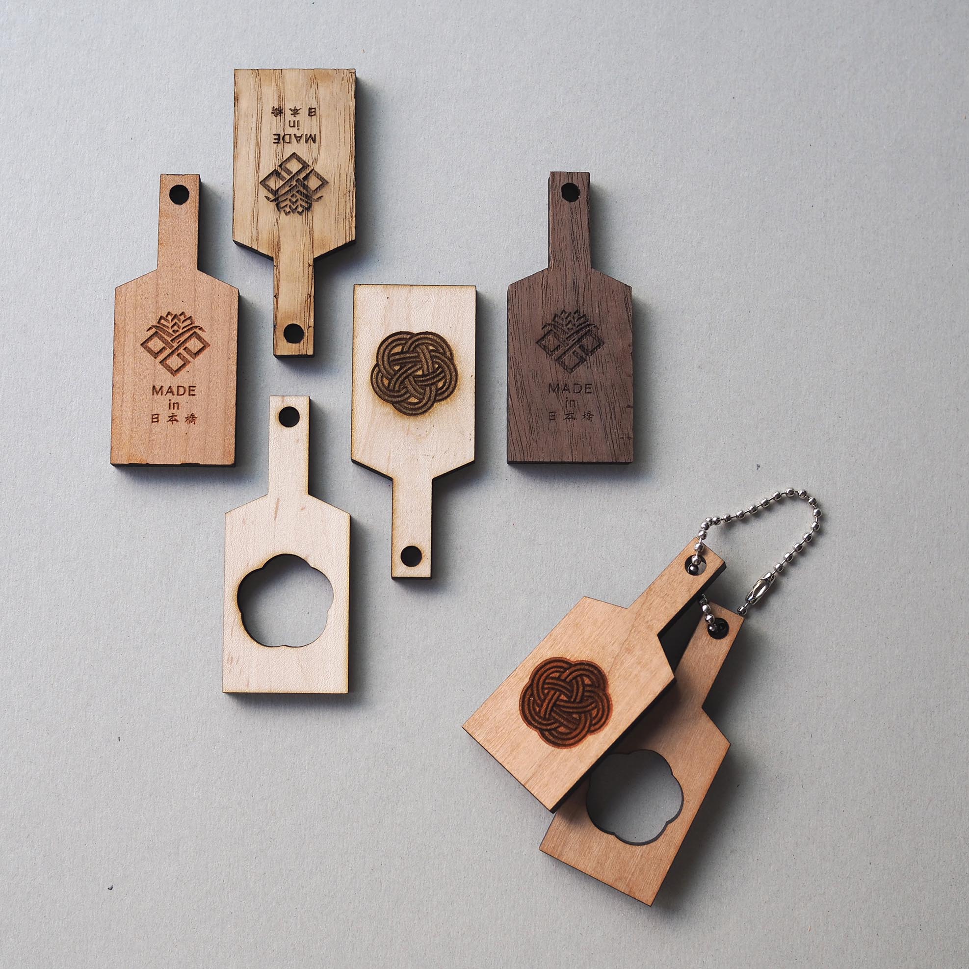 Wooden key holder 02 [Plum] Plum knot