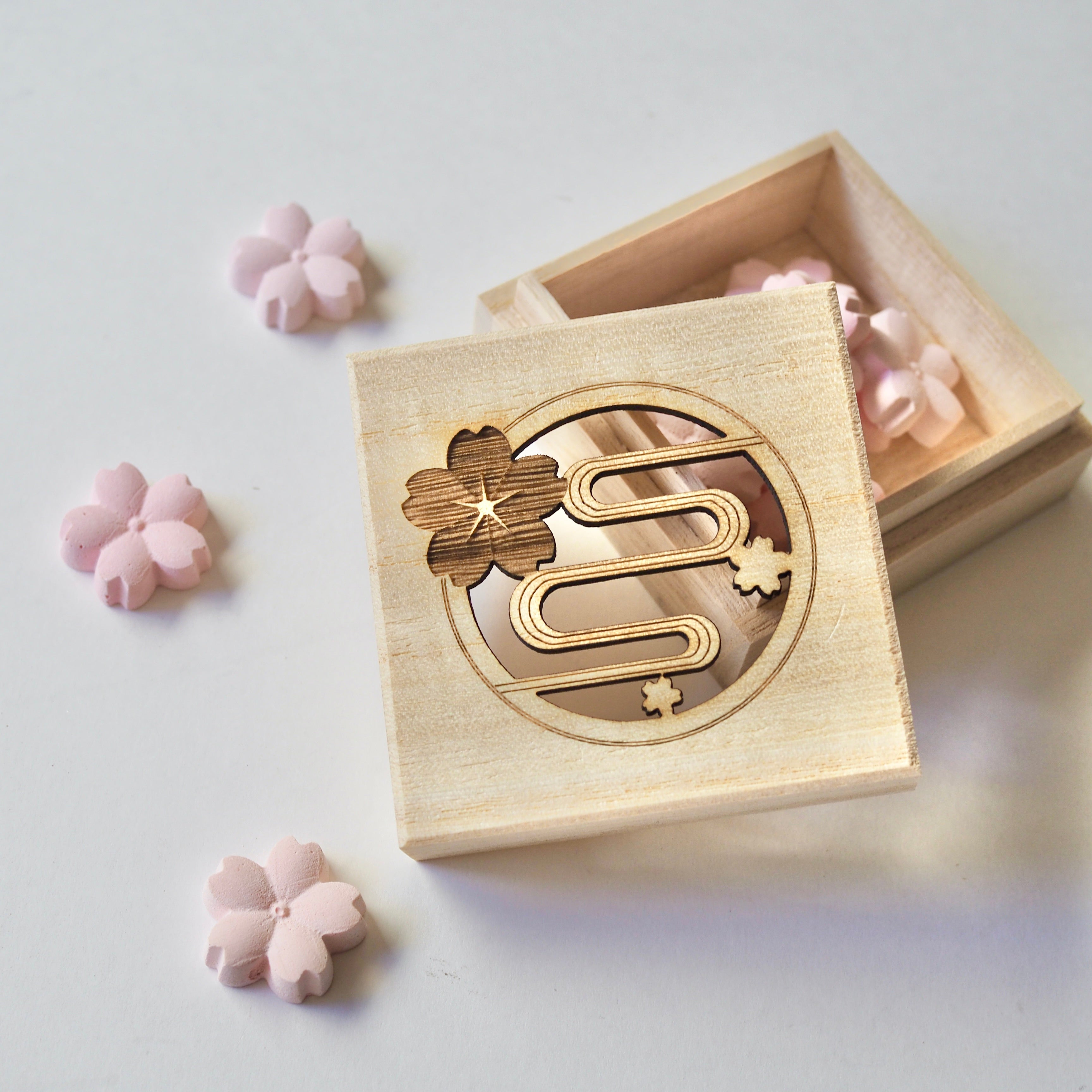 Fragrant paulownia box [Sakura]