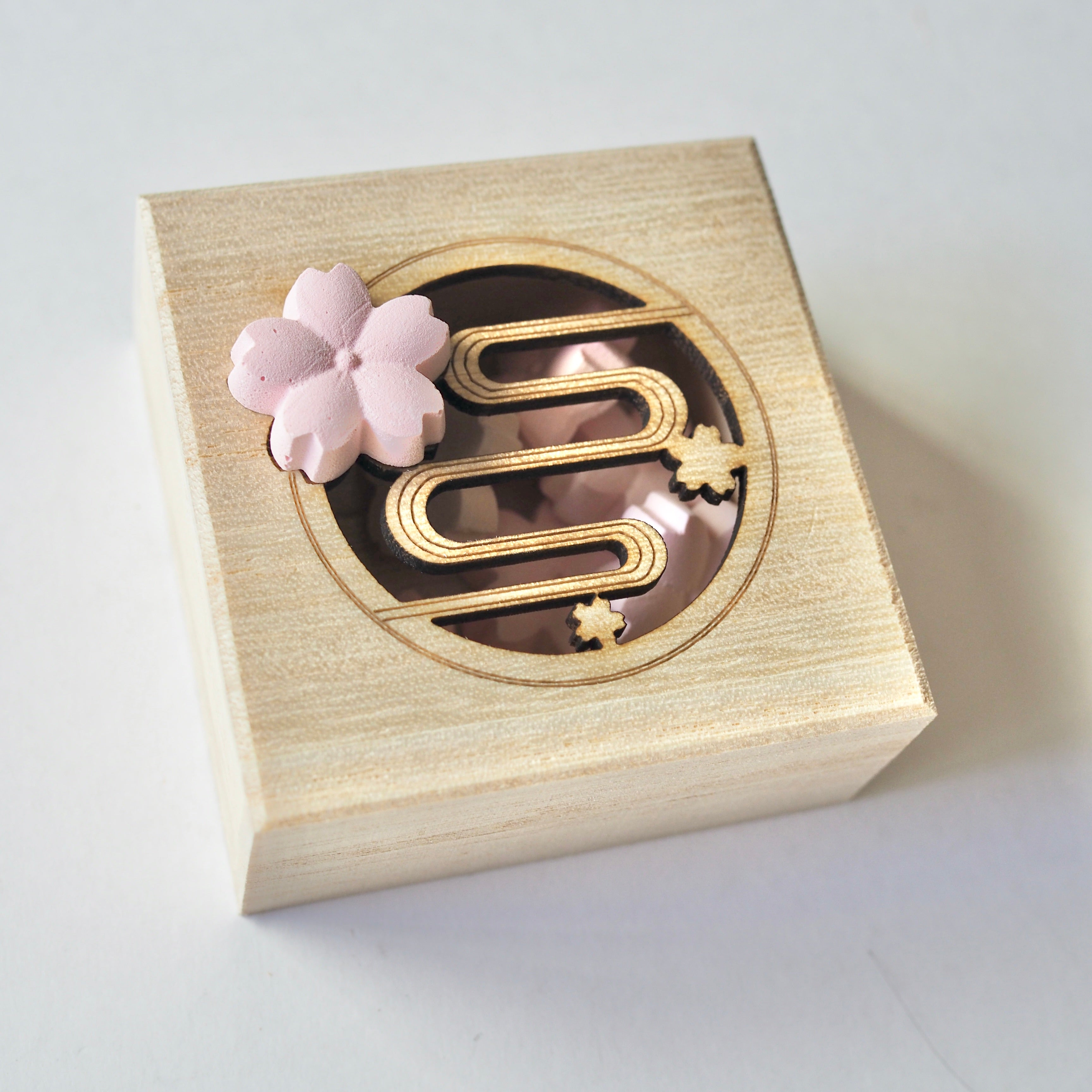 Fragrant paulownia box [Sakura]